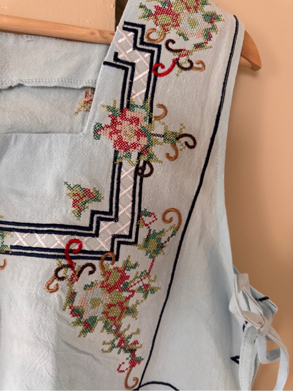 Light Blue Embroidered Floral Sleeveless Tie-Side Top - Picture 3 of 5